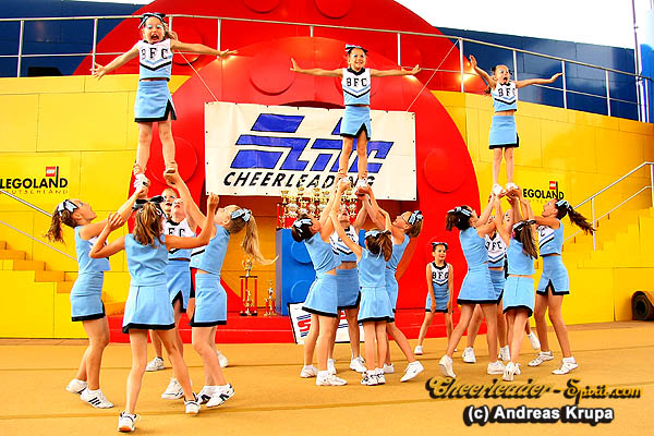 ../Images/IMG_9465-XTC-Kidscheer-20090627.jpg
