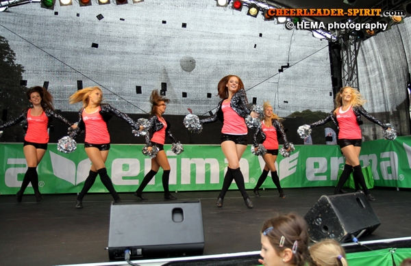 ../Images/007milleniumdancers.jpg