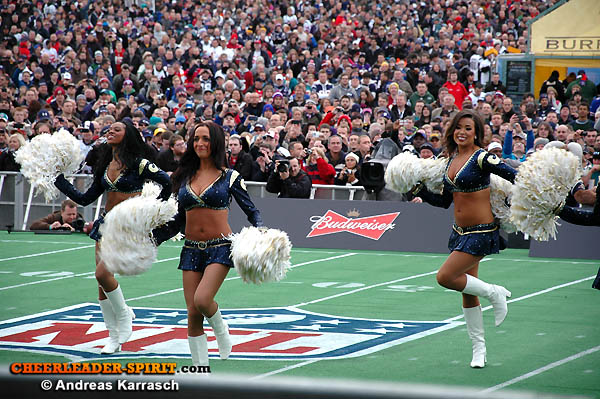 ../Images/rams-cheers_020.JPG