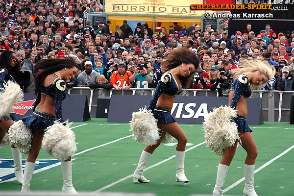 ../Images/rams-cheers_023.JPG