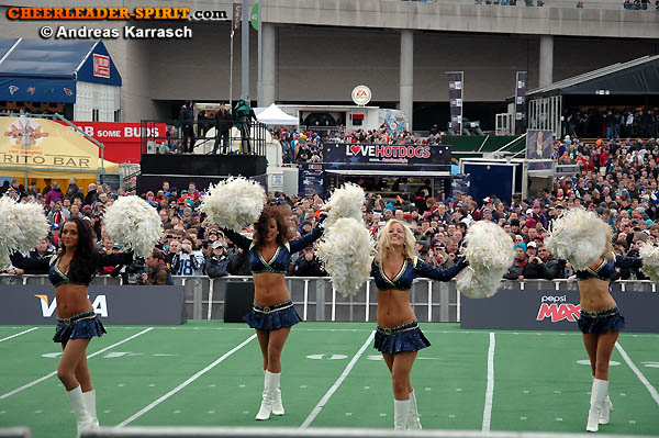 ../Images/rams-cheers_029.JPG