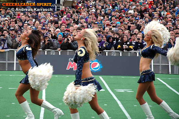 ../Images/rams-cheers_033.JPG