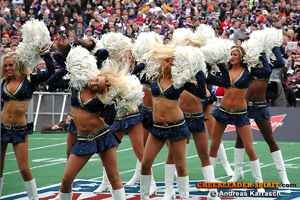 ../Images/rams-cheers_039.JPG