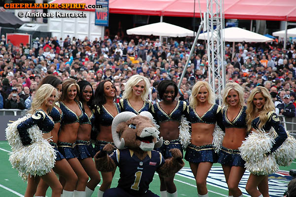 ../Images/rams-cheers_048.JPG