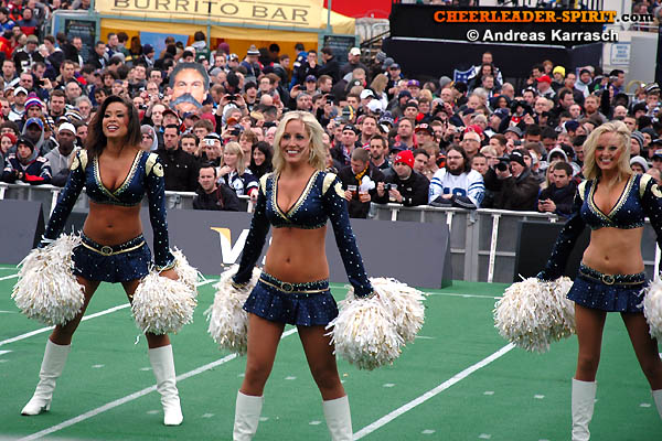 ../Images/rams-cheers_061.JPG