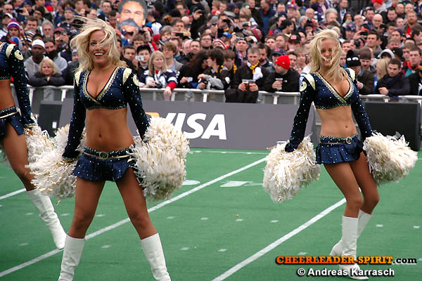 ../Images/rams-cheers_062.JPG
