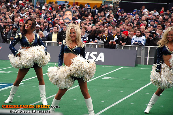 ../Images/rams-cheers_064.JPG