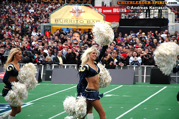 ../Images/rams-cheers_072.JPG