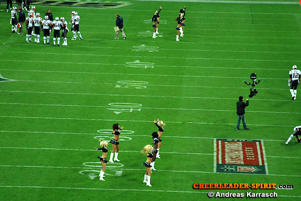 ../Images/rams-cheers_134.JPG
