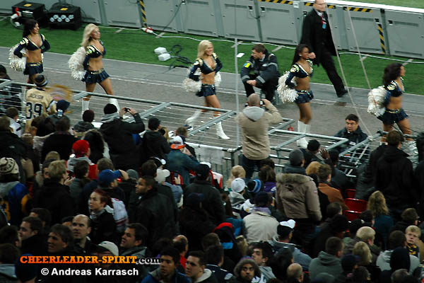 ../Images/rams-cheers_137.JPG