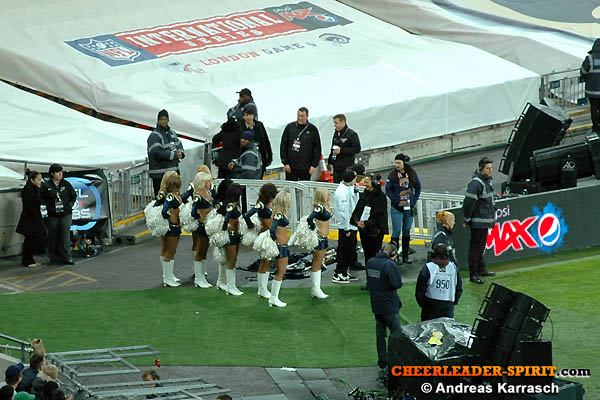 ../Images/rams-cheers_146.JPG