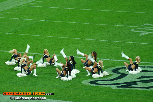 ../Images/rams-cheers_148.JPG