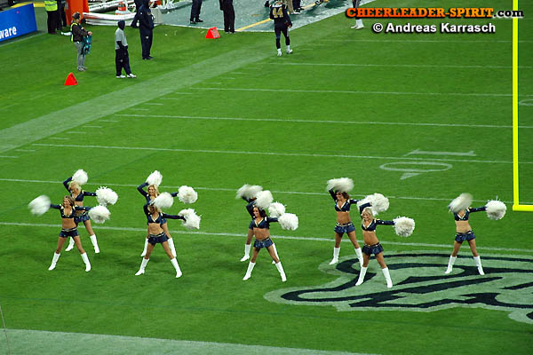 ../Images/rams-cheers_150.JPG