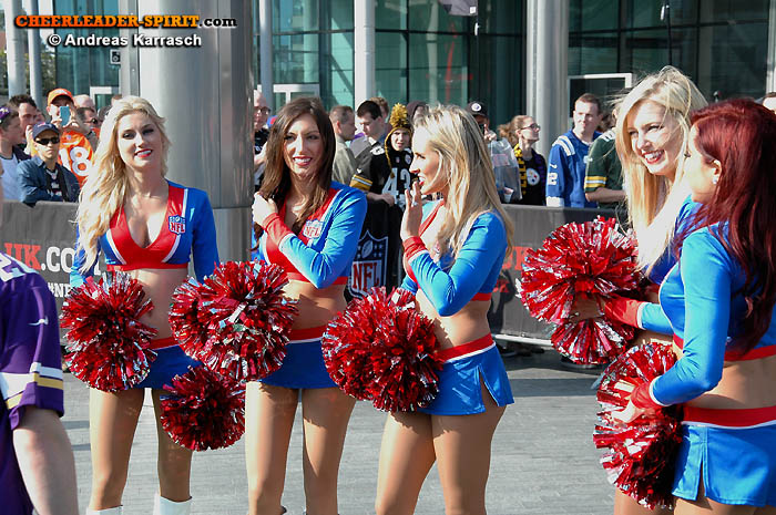 ../Images/NFL_ALLStar_Cheers01.JPG