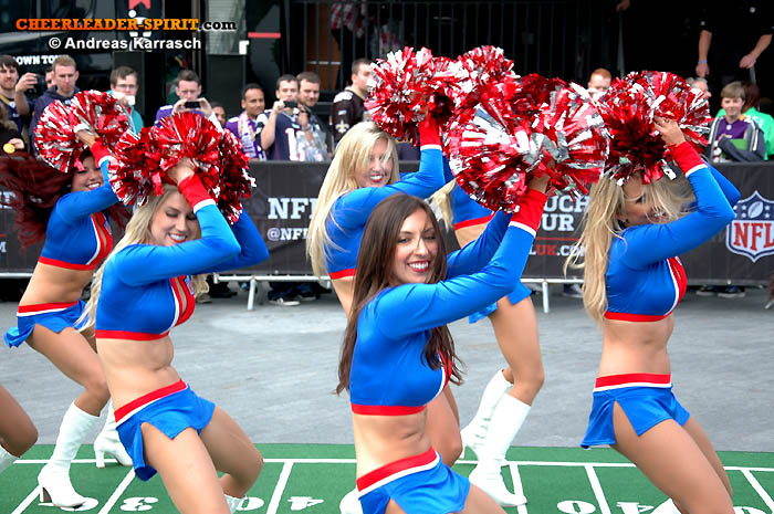 ../Images/NFL_ALLStar_Cheers22.JPG