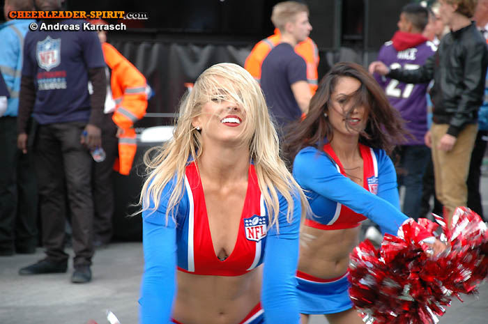 ../Images/NFL_ALLStar_Cheers30.JPG