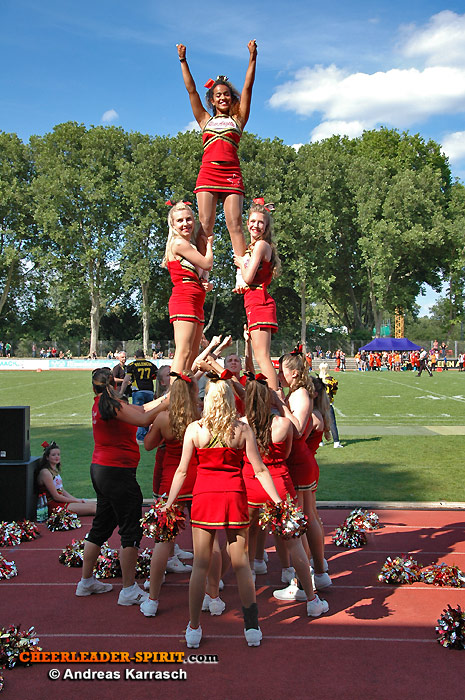 ../Images/RedAngels-aka_17.jpg