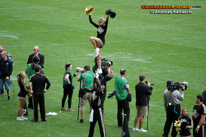 ../Images/ufccheer-aka_122.jpg