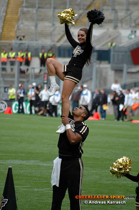 ../Images/ufccheer-aka_189.jpg