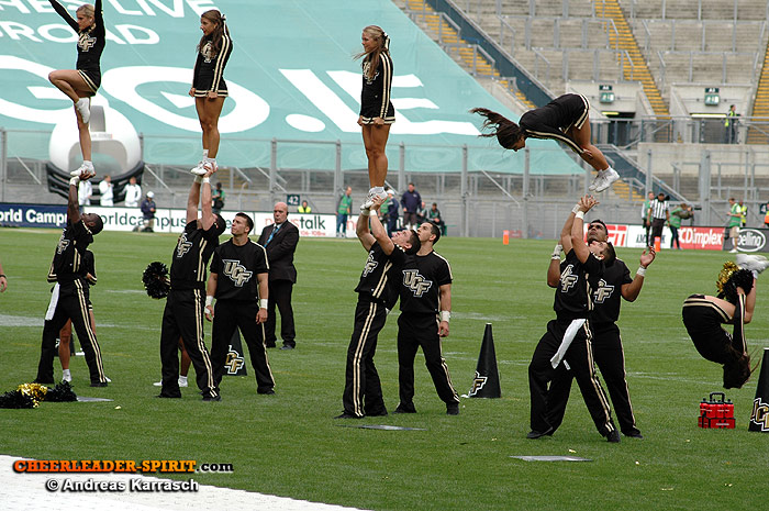 ../Images/ufccheer-aka_194.jpg