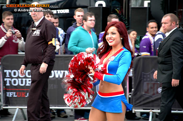 ../Images/NFL_ALLStar_Cheers19.JPG
